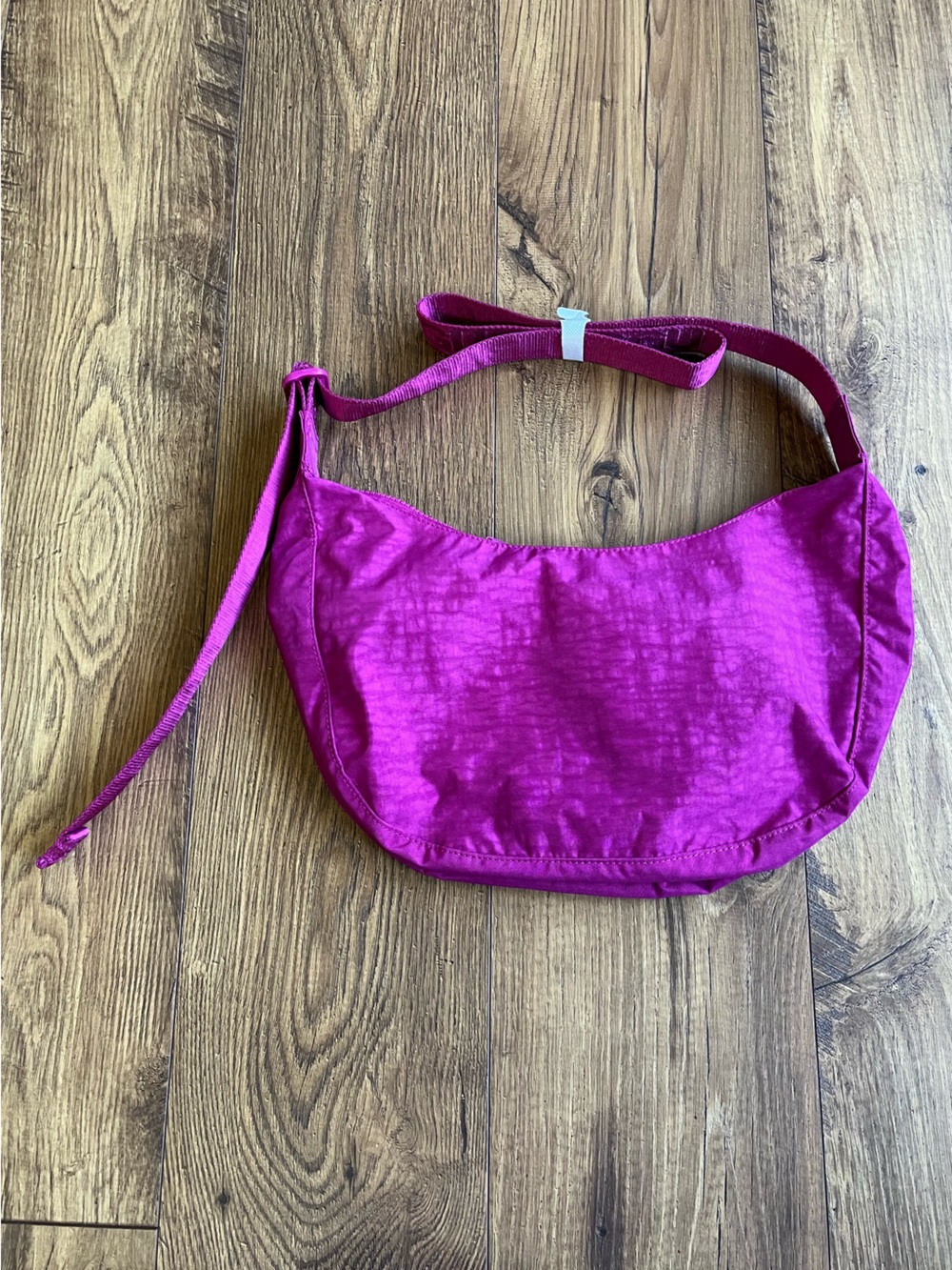BAGGU Deep Fuchsia Medium Crescent BNWT - Picture 3 of 12